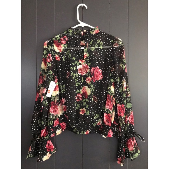 Cute polka dot floral blouse! - Picture 3 of 3